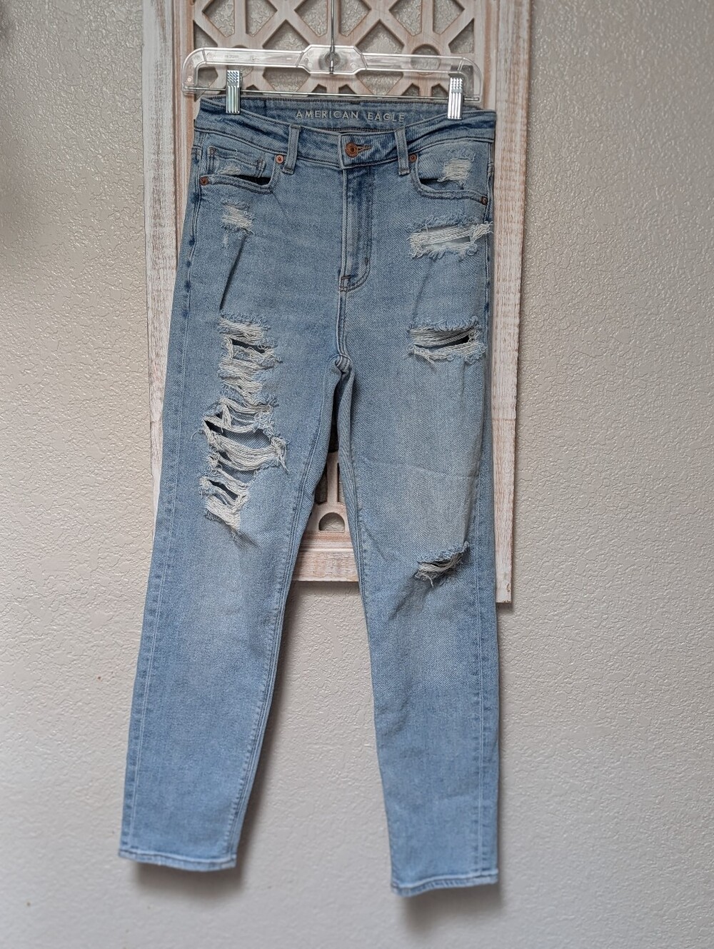 American Eagle Mom Jeans Womens size 2 Straight Leg Distressed Medium Wash